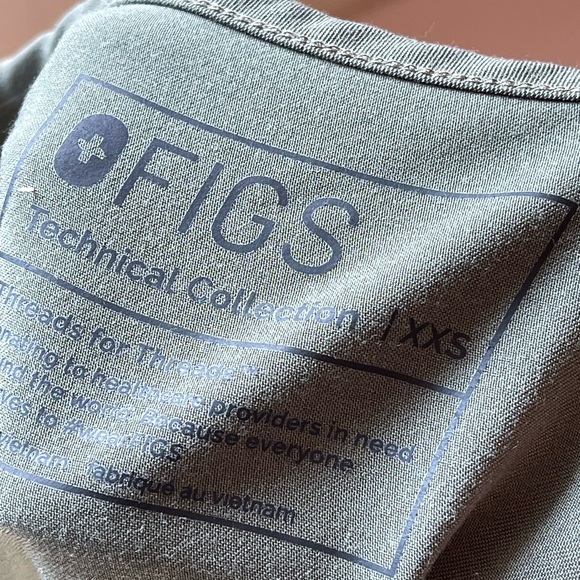 **SOLD FIGS Moss Scrub Set - Picture 4 of 7